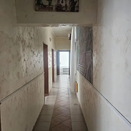 Pensión Aris Square